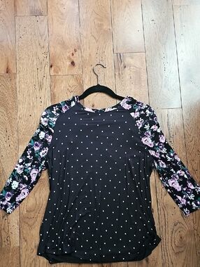 Maurices Black Top with White Care-Label Print